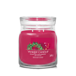 YANKEE CANDLE Signature Vonná svíčka střední 2 knoty Sparkling Winterberry 368 g